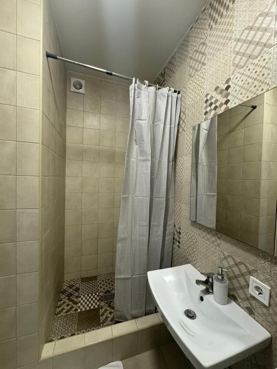 Solo Apartment Virmenska Kiew Exterior foto